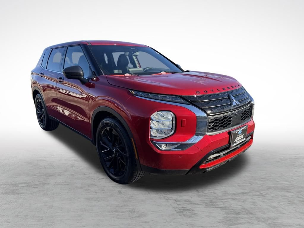 Used 2023 Mitsubishi Outlander SE Black Edition image 4