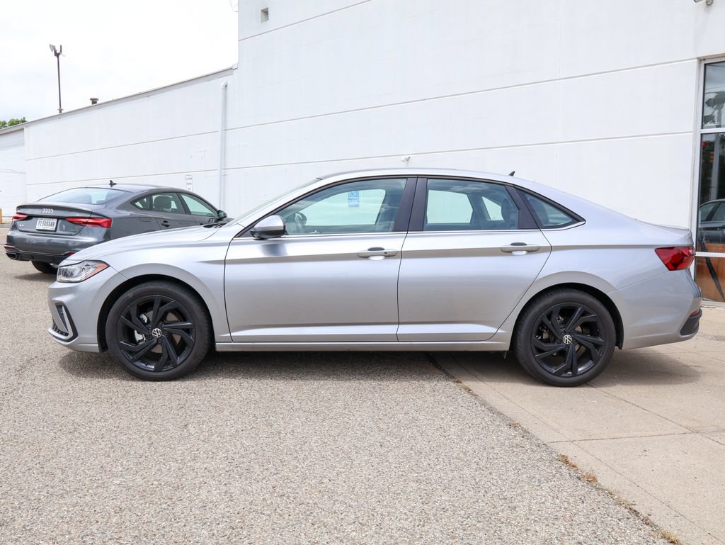 Certified 2026 Volkswagen Jetta SE w/ Black Wheel Package FWD image 2