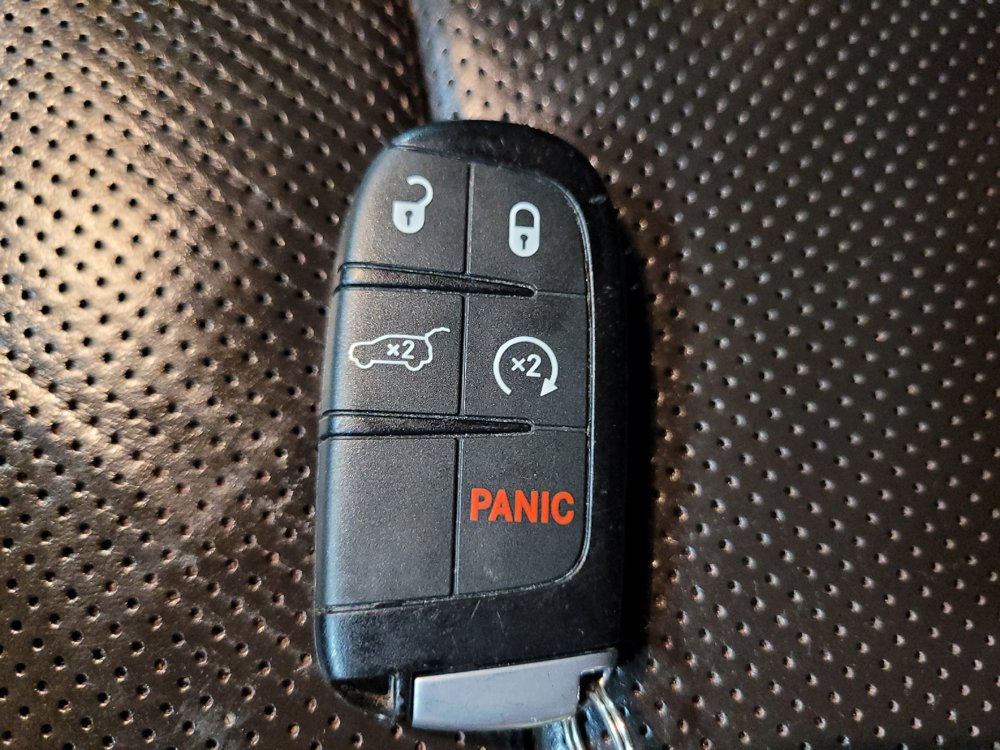 Used 2019 Jeep Grand Cherokee Overland AWD/4WD image 32