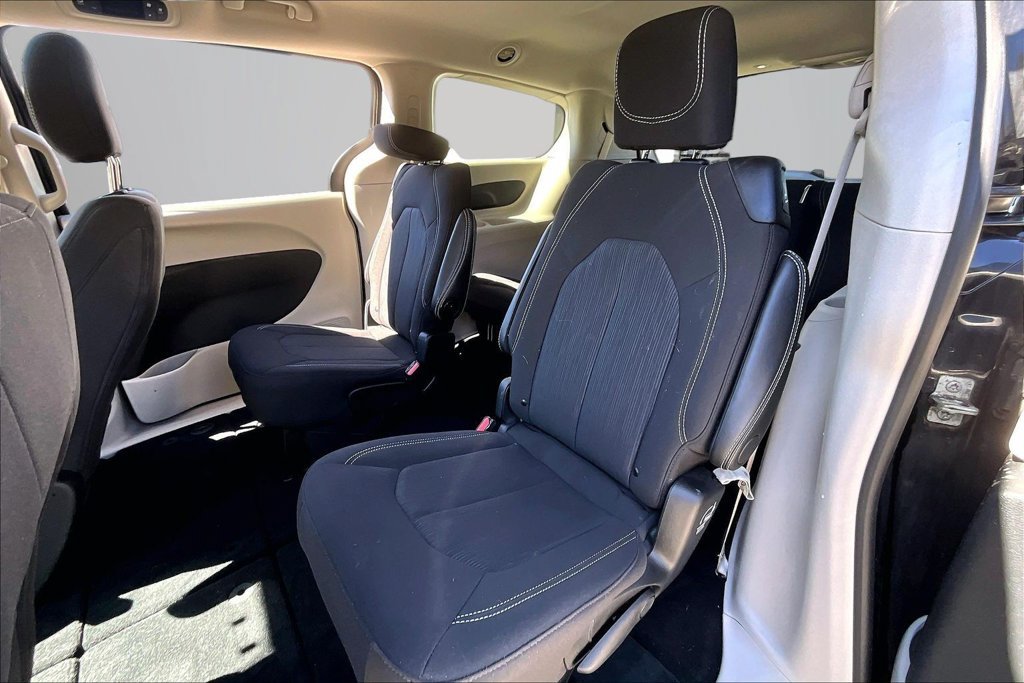 Used 2024 Chrysler Voyager LX FWD image 20