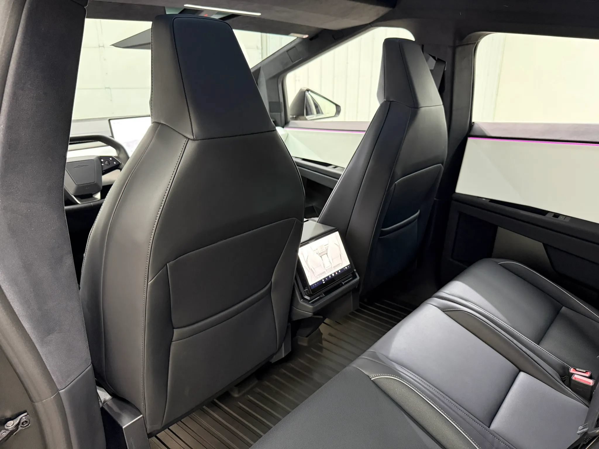 Used 2024 Tesla Cybertruck AWD Crew Cab image 17