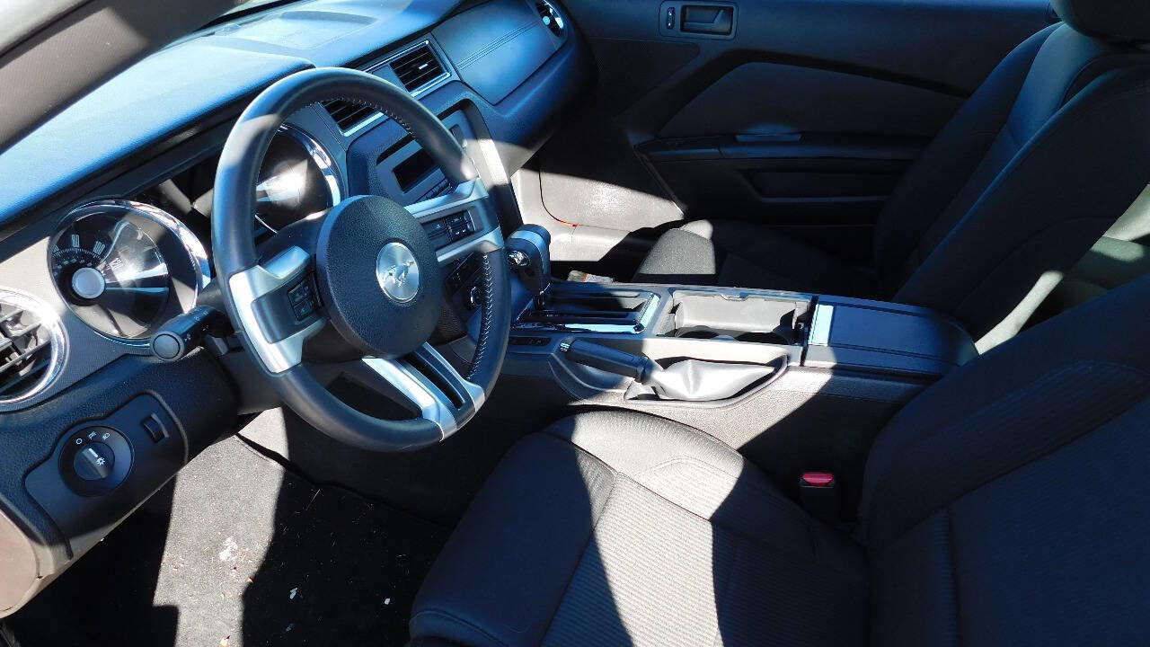 Used 2010 Ford Mustang Premium image 18