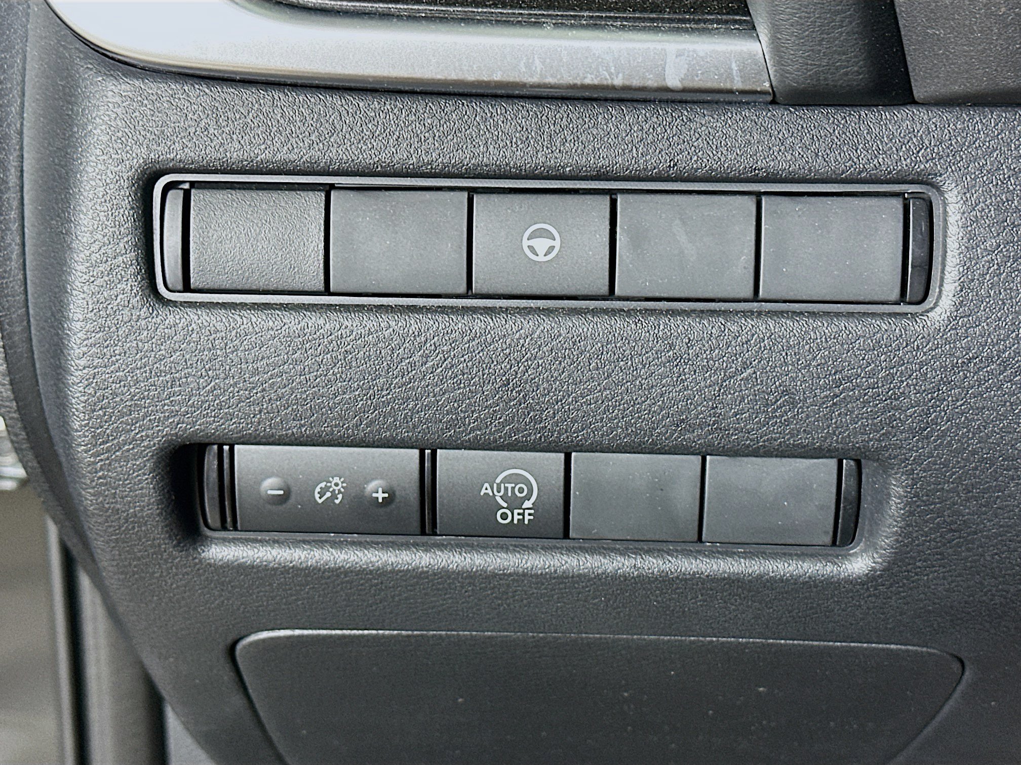 Used 2023 Nissan Rogue SV AWD/4WD image 17