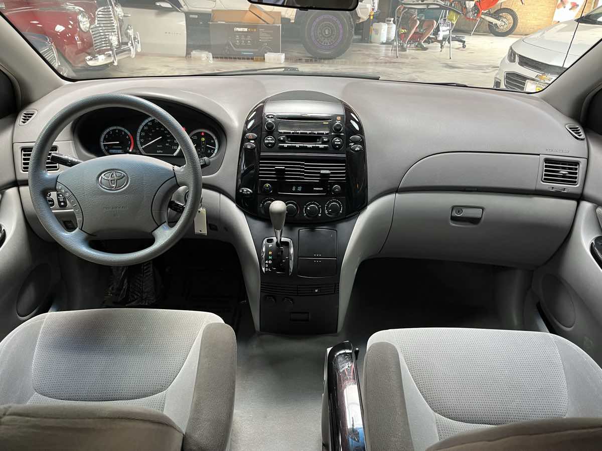Used 2004 Toyota Sienna LE FWD image 9