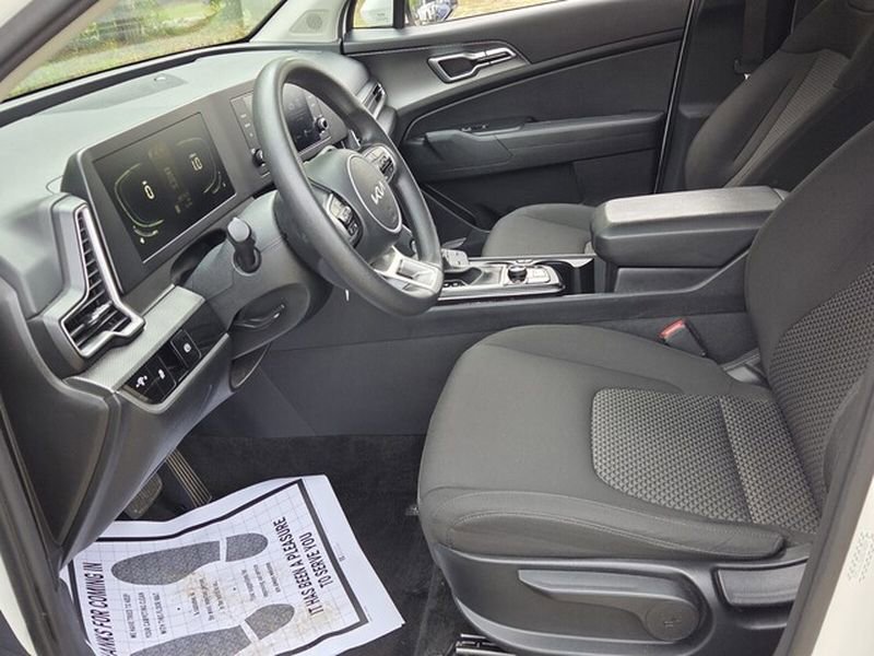 Used 2024 Kia Sportage LX FWD image 6