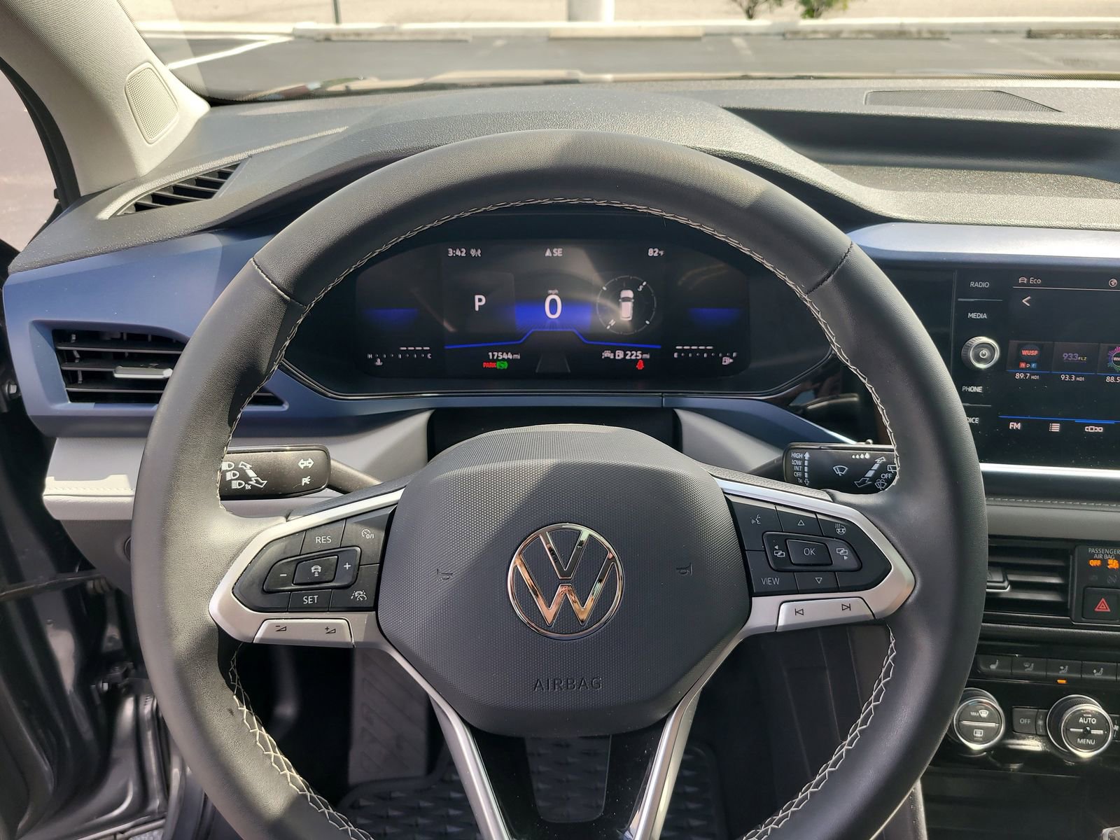 Used 2024 Volkswagen Taos SE image 27