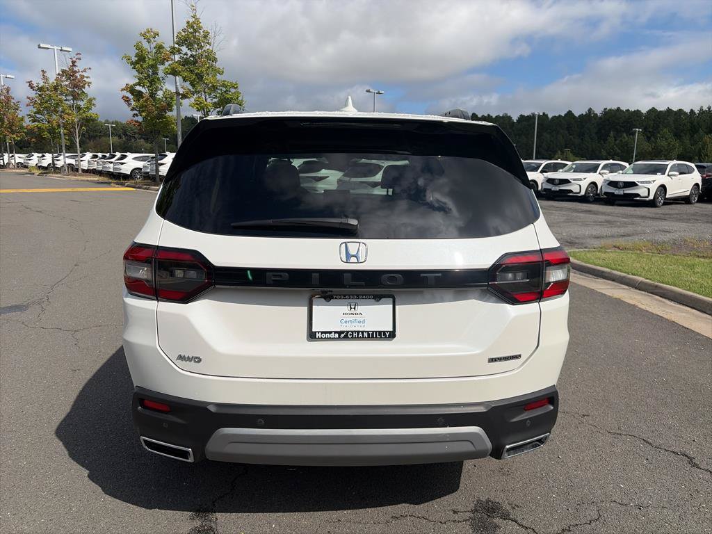 Certified 2025 Honda Pilot Touring image 6