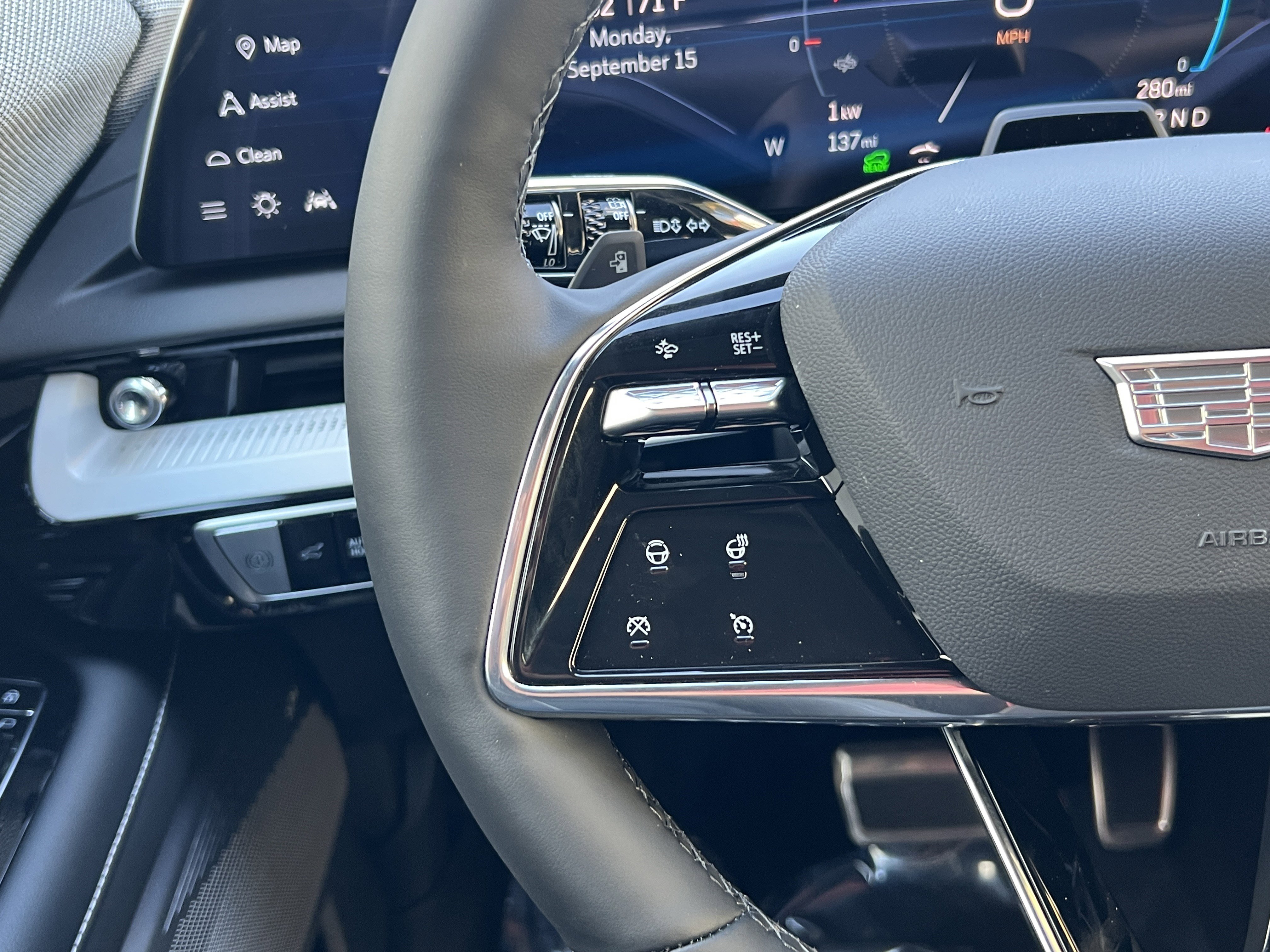 New 2025 Cadillac Optiq Sport 2 image 28