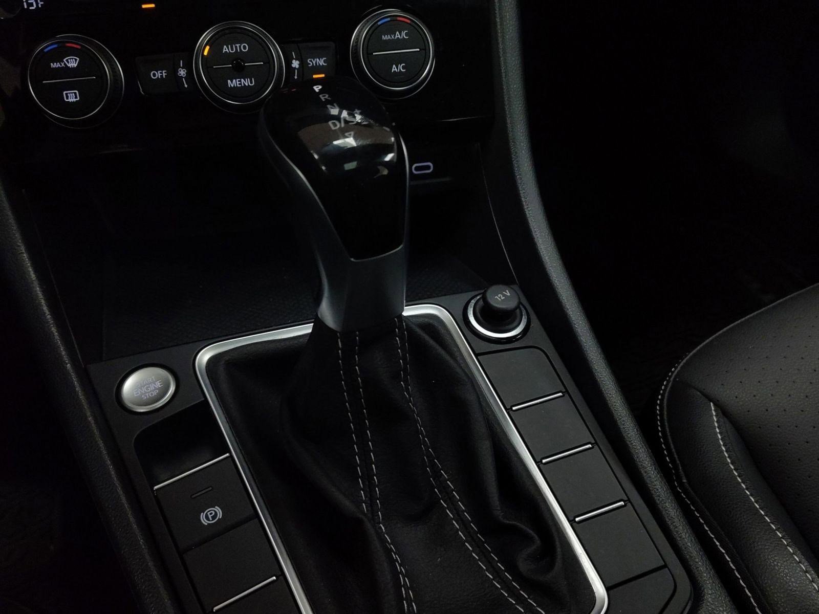 Used 2022 Volkswagen Jetta SE image 14