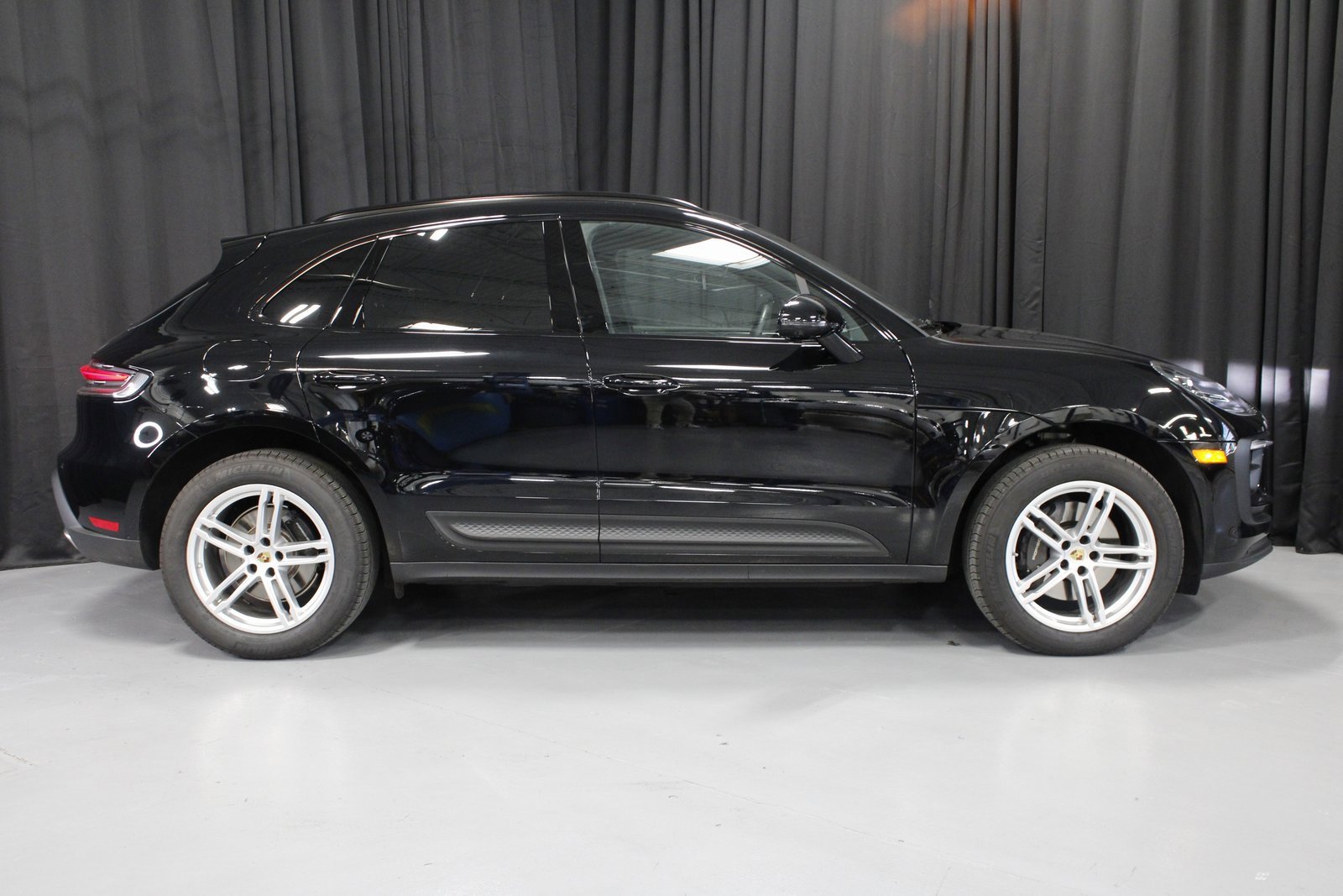 Used 2025 Porsche Macan image 8