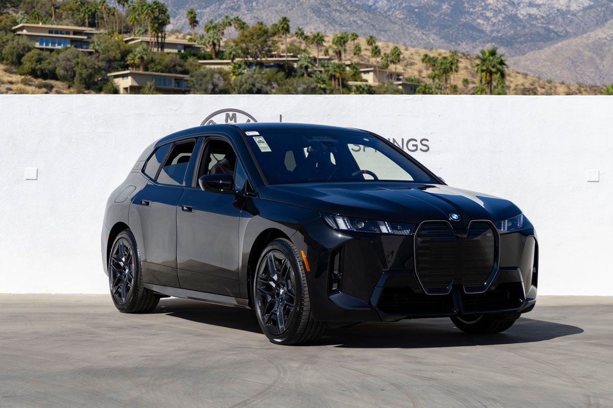New 2026 BMW iX M70 image 2