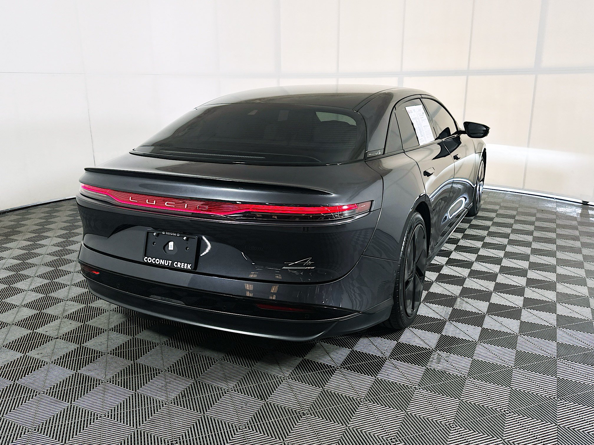Used 2024 Lucid Air Touring AWD/4WD image 3