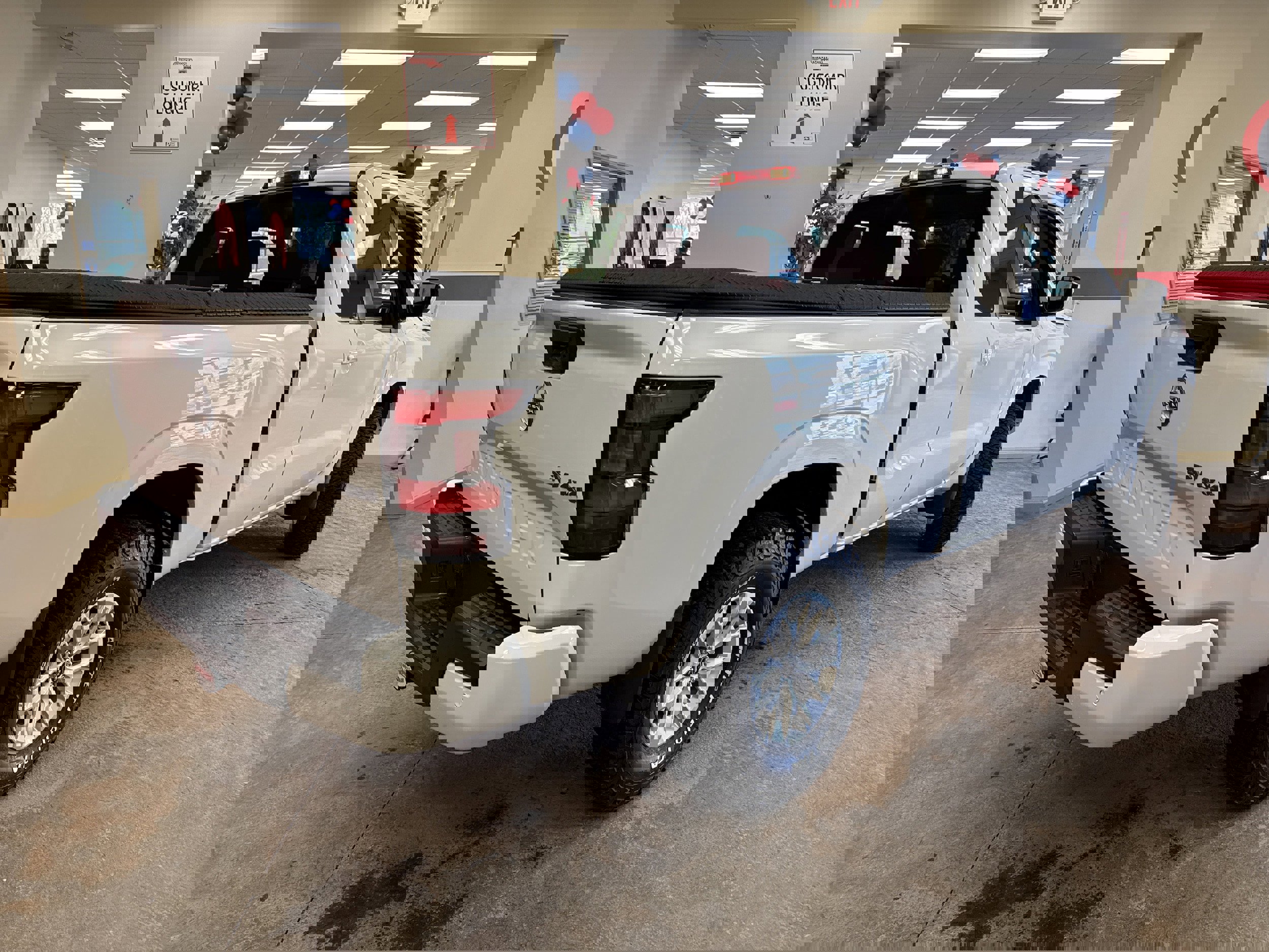 Used 2024 Nissan Frontier SV w/ Technology Package image 11