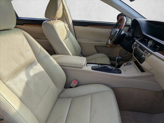 Used 2013 Lexus ES 300h image 21