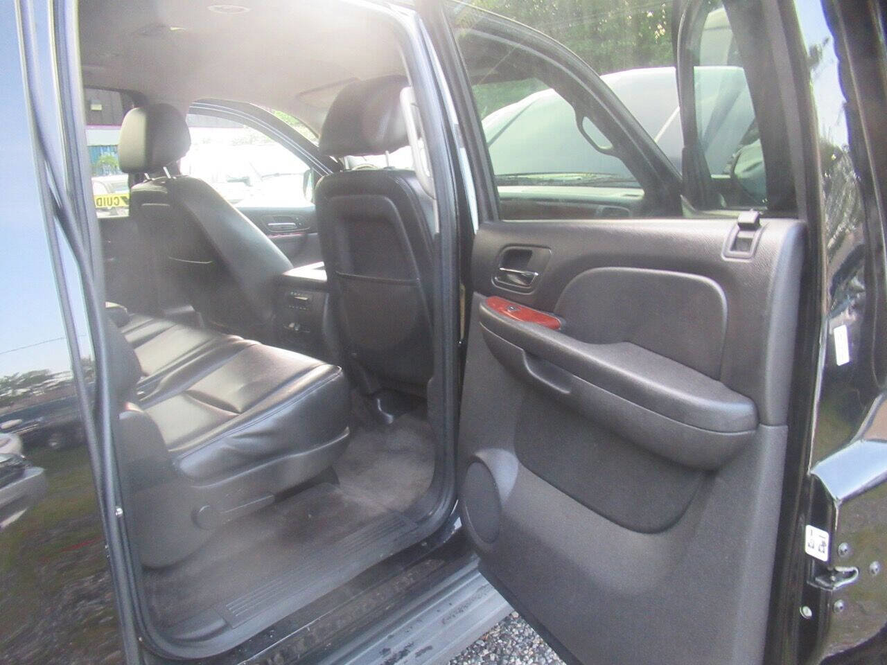 Used 2013 Chevrolet Suburban LT AWD/4WD image 21