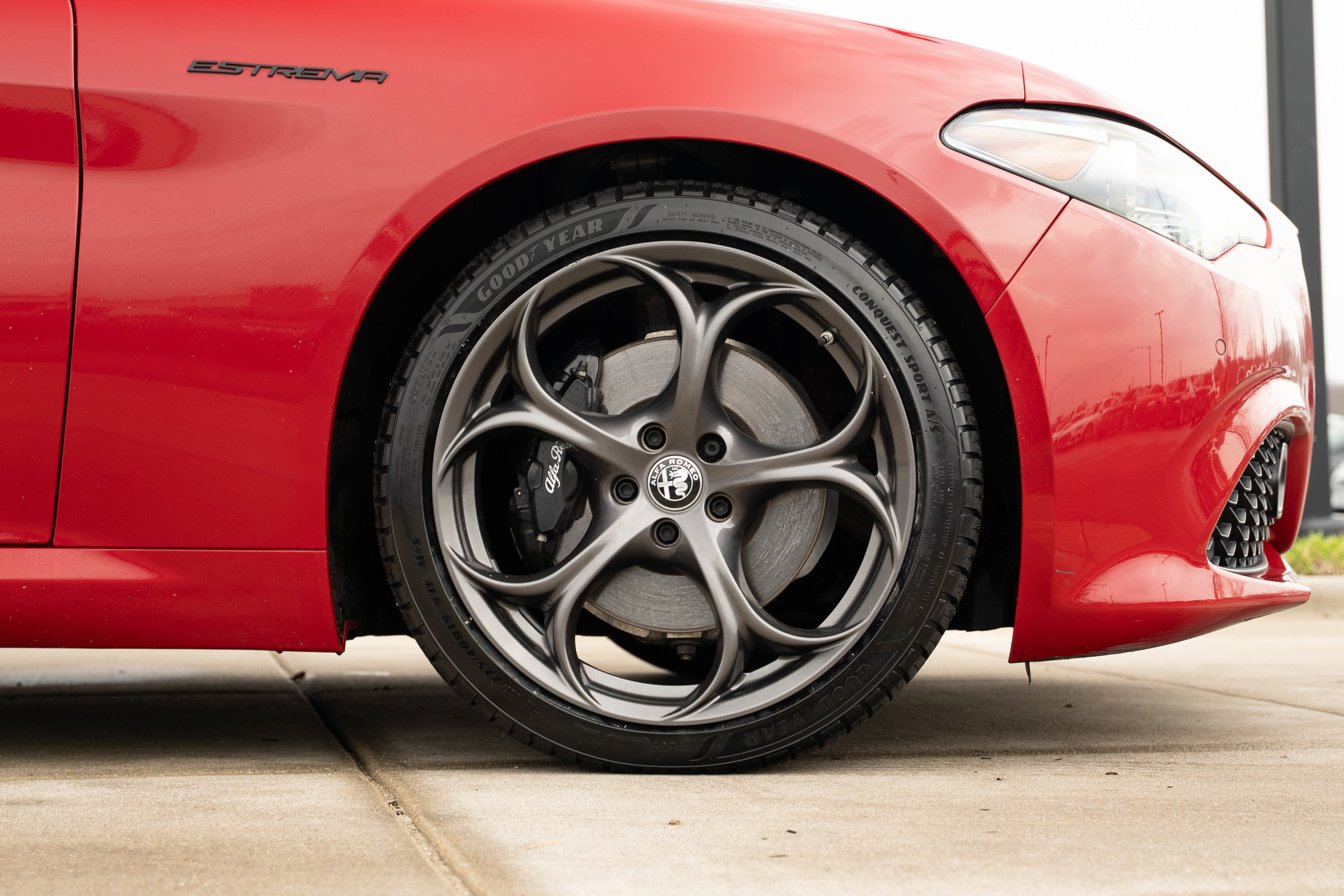 Used 2023 Alfa Romeo Giulia Estrema image 35