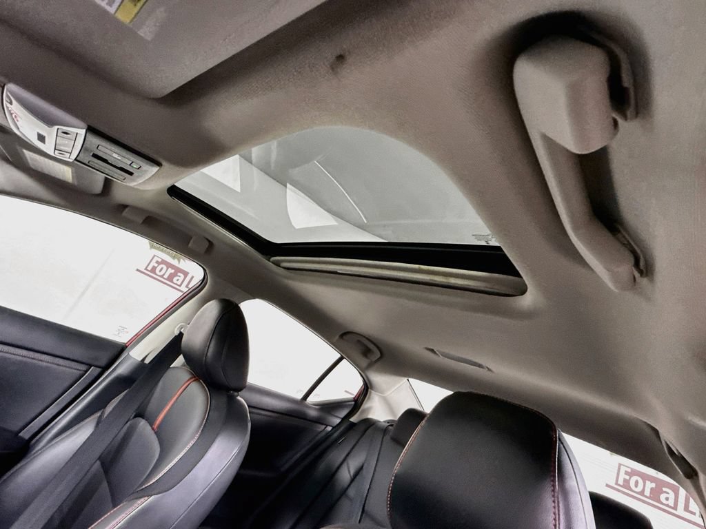 Certified 2025 Nissan Sentra SR w/ SR Premium Package FWD image 10