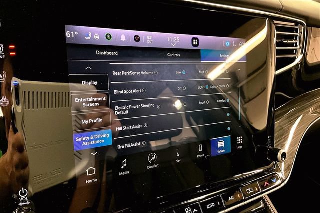 Used 2022 Jeep Wagoneer Series III AWD/4WD image 38