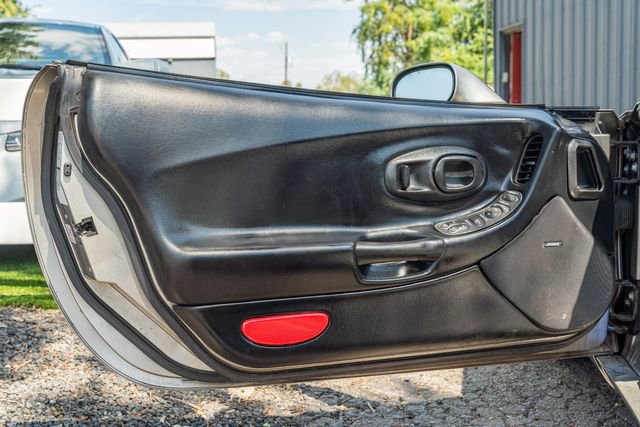 Used 2002 Chevrolet Corvette Convertible w/ Preferred Equipment Group2 image 17