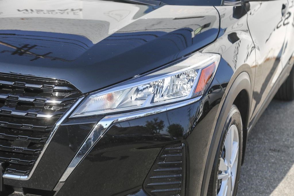 New 2025 Nissan Kicks Play S FWD image 4