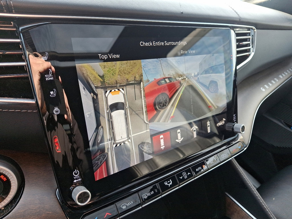 Used 2024 Jeep Grand Wagoneer L 4WD image 27