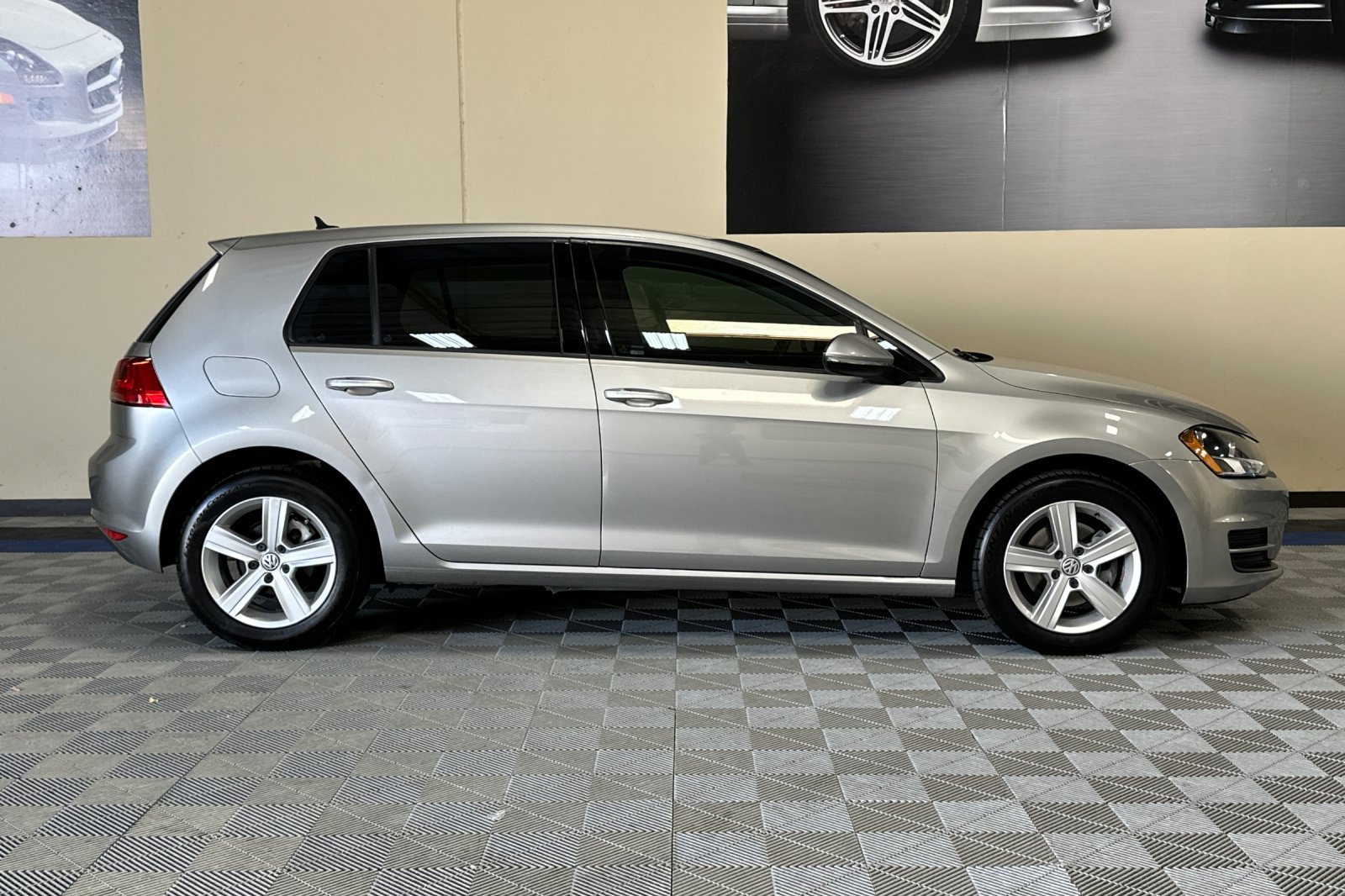Used 2015 Volkswagen Golf TDI S FWD image 3