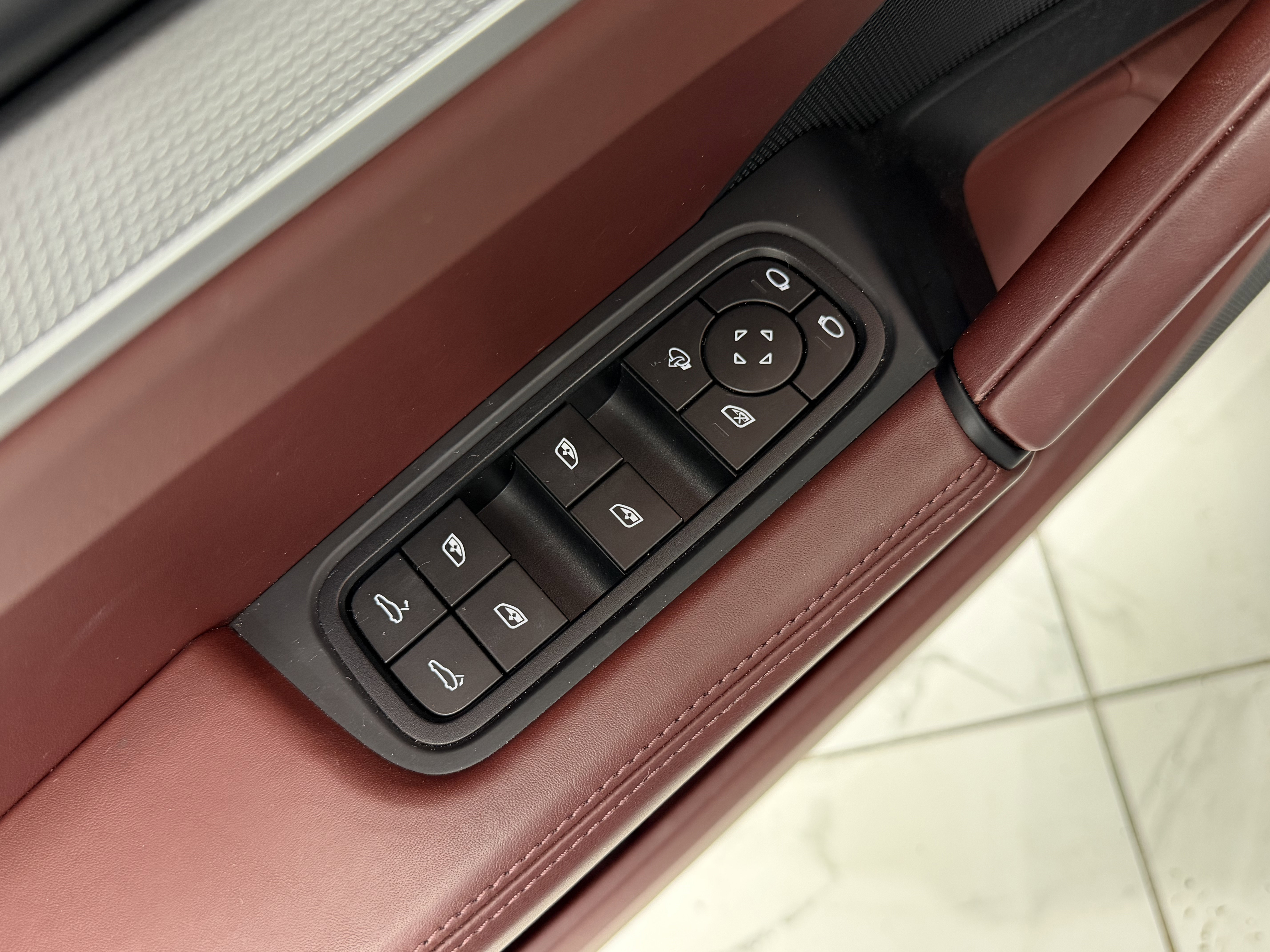 Certified 2024 Porsche Cayenne S image 28