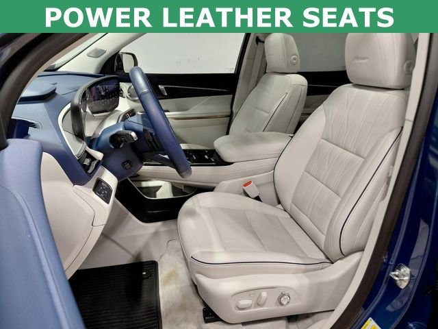 Used 2025 Buick Enclave Avenir w/ LPO, All-Weather Package image 3