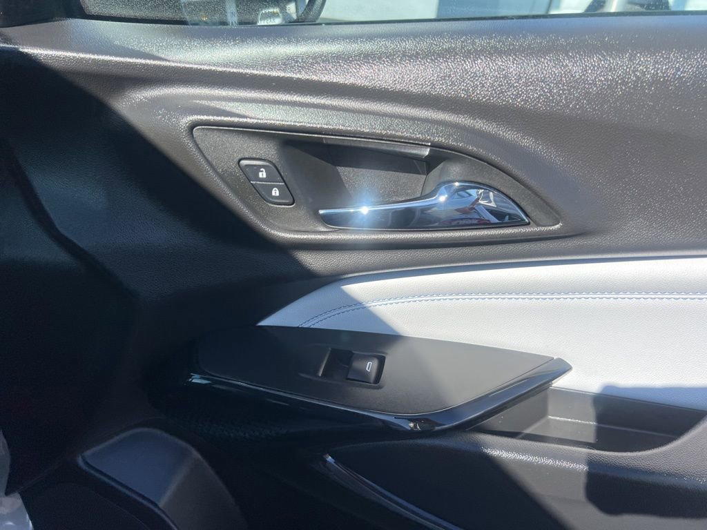 Used 2025 Chevrolet Trax LT FWD image 32