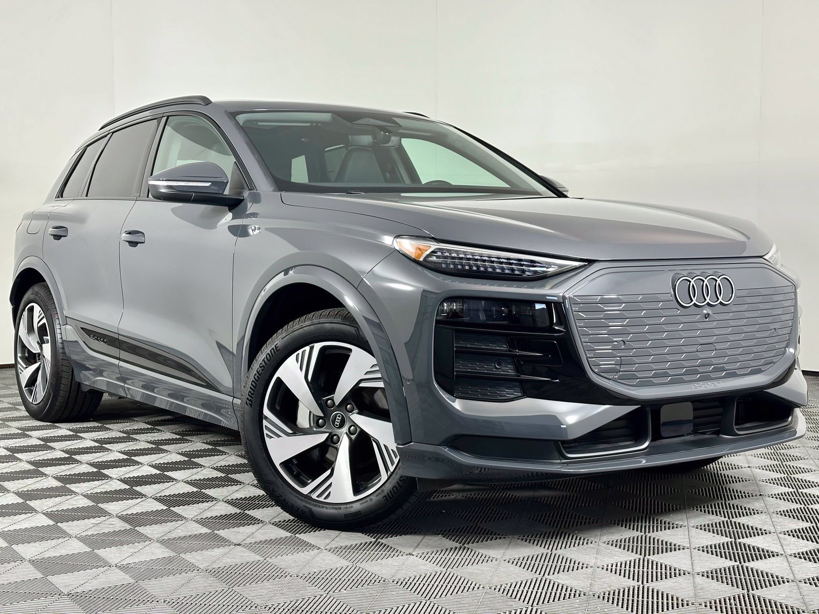 Used 2025 Audi Q6 e-tron Premium Plus w/ Premium Plus AWD/4WD image 1