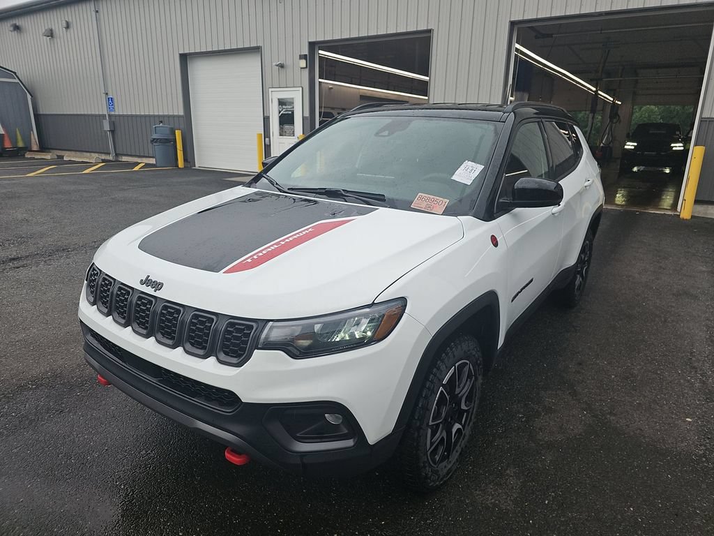 Certified 2025 Jeep Compass Trailhawk AWD/4WD image 2