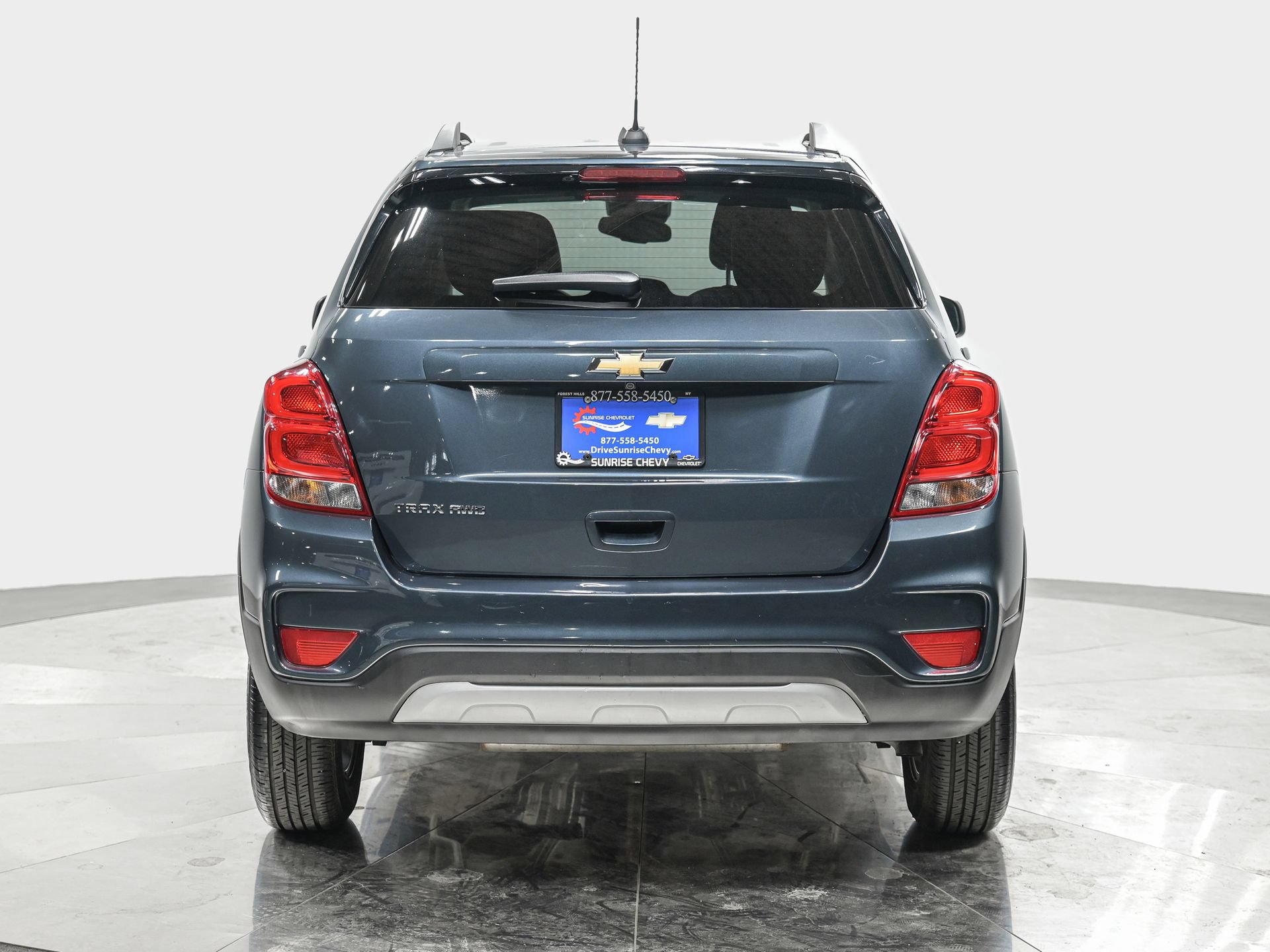 Used 2022 Chevrolet Trax LT w/ LT Convenience Package AWD/4WD image 5