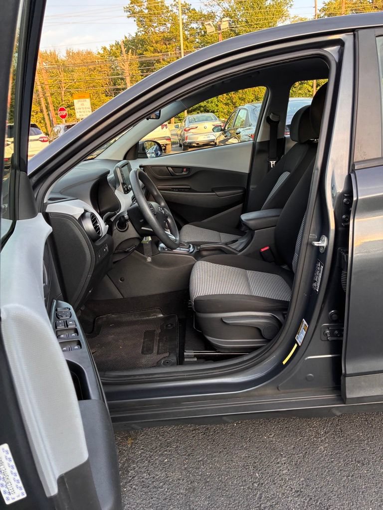Used 2021 Hyundai Kona SE FWD image 22