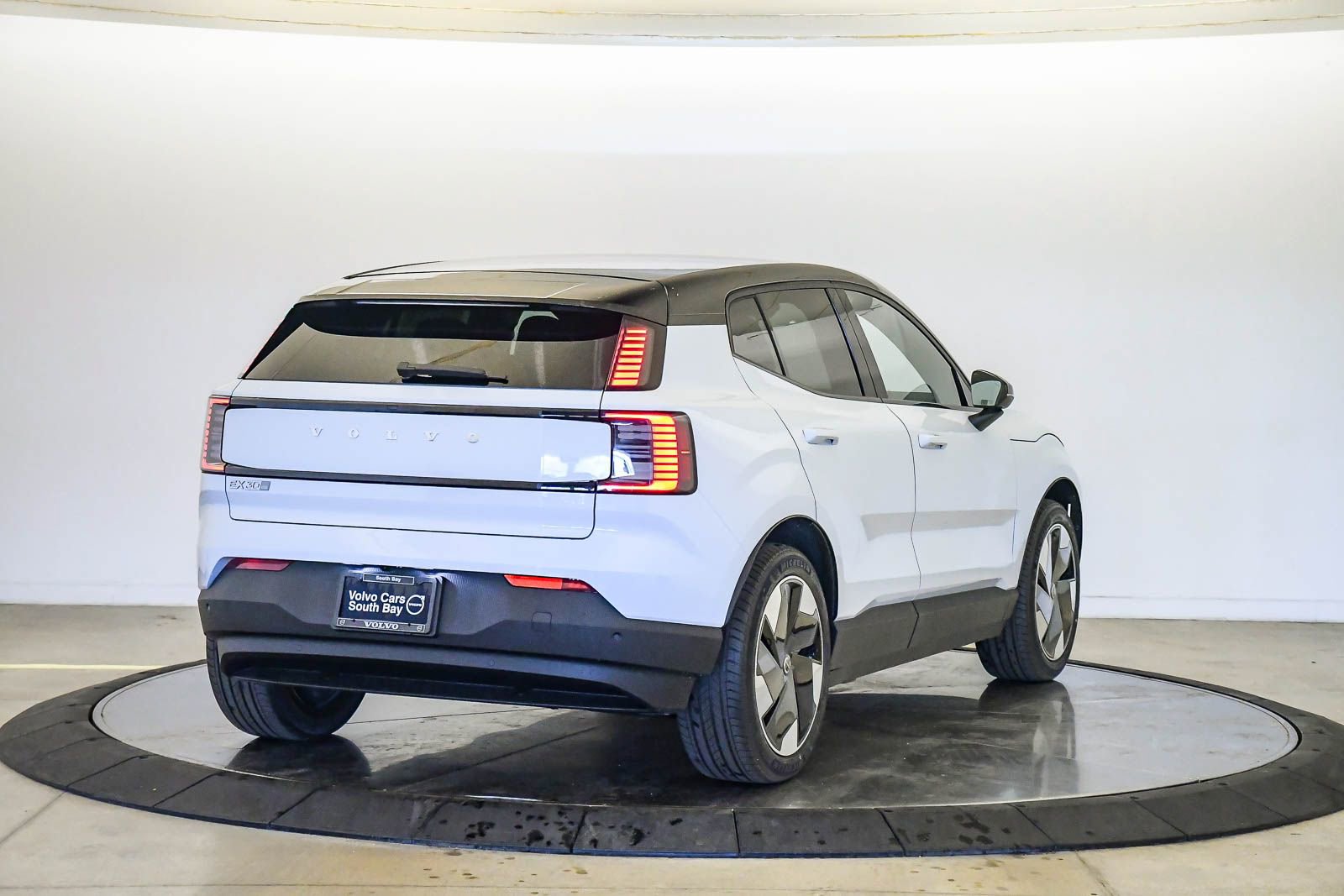 New 2026 Volvo EX30 Plus w/ Climate Package RWD image 4