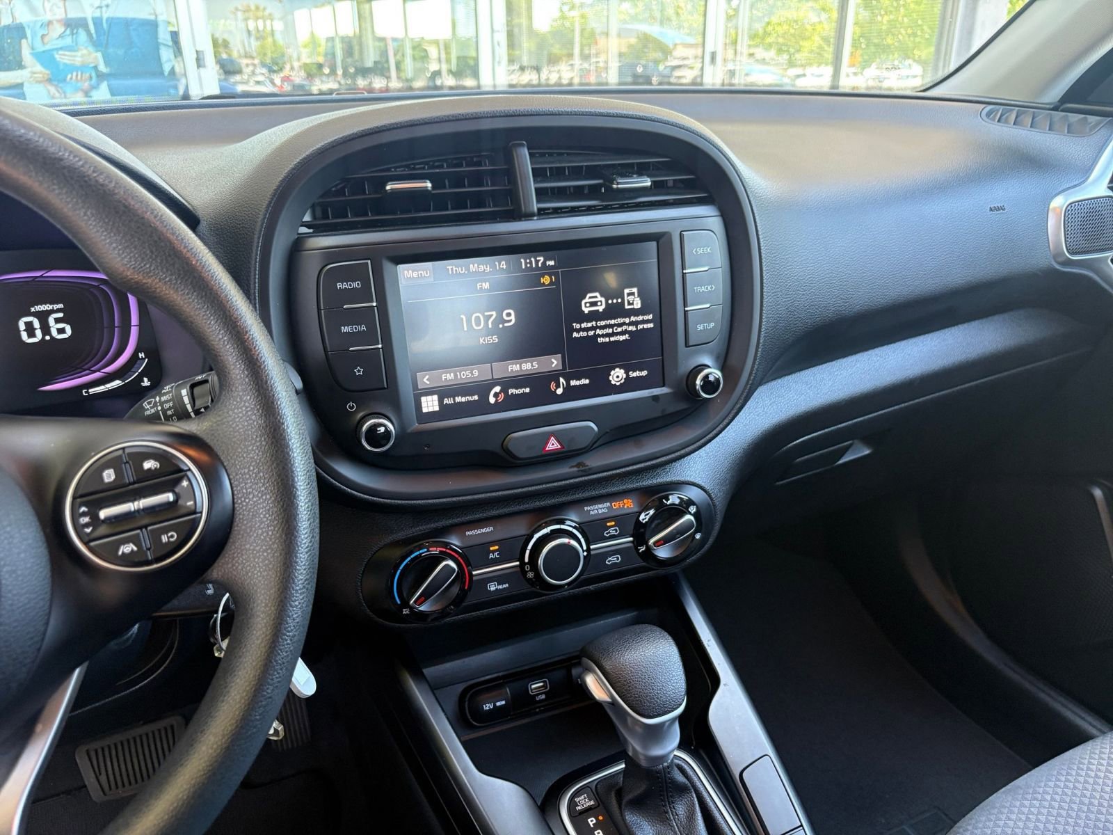 Used 2025 Kia Soul LX w/ LX Technology Package FWD image 17