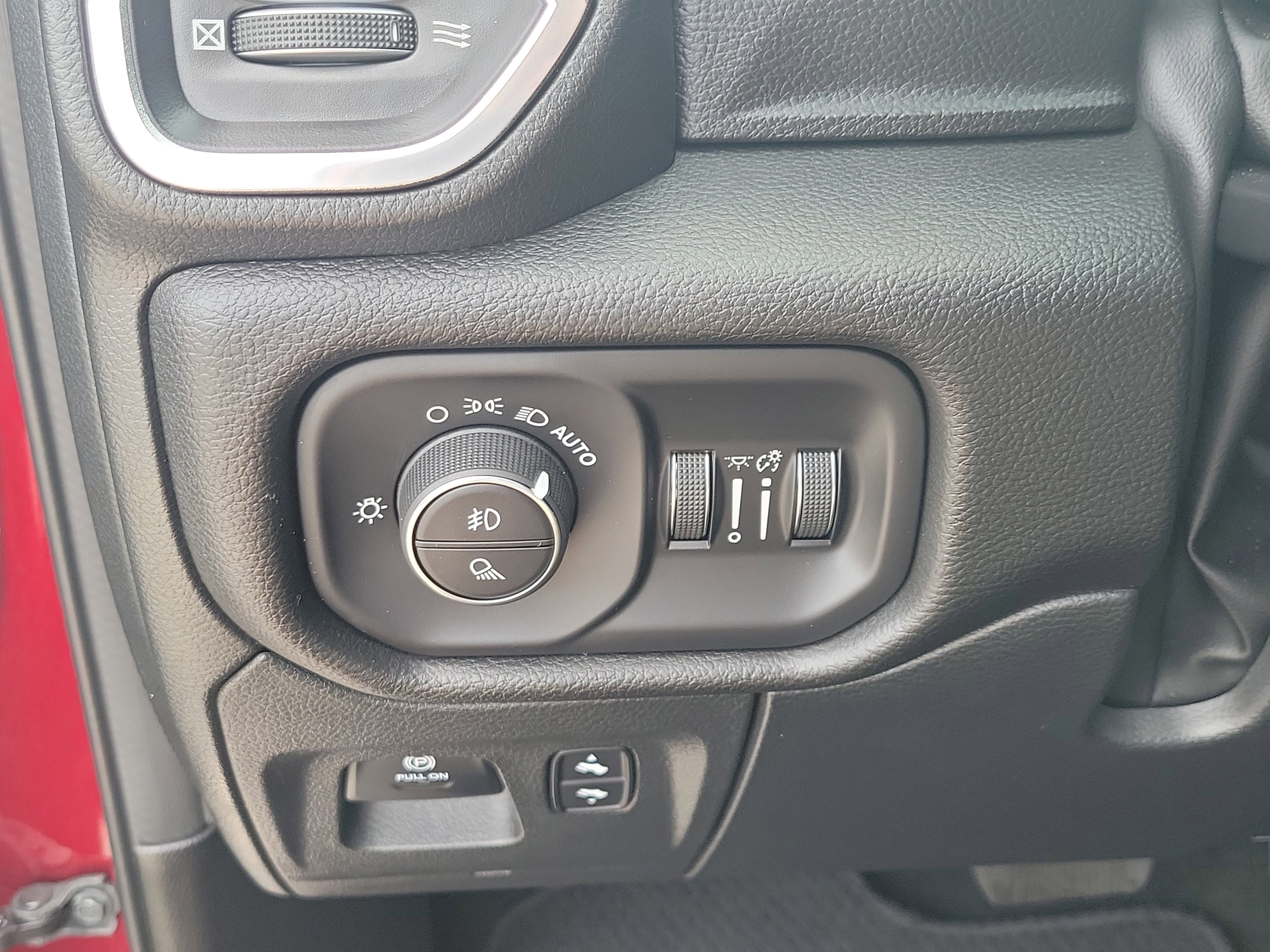 Used 2023 RAM 1500 Laramie AWD/4WD image 27
