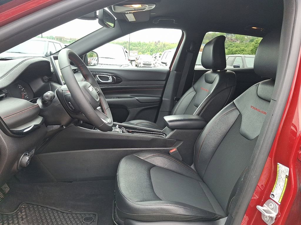 Used 2025 Jeep Compass Trailhawk AWD/4WD image 13