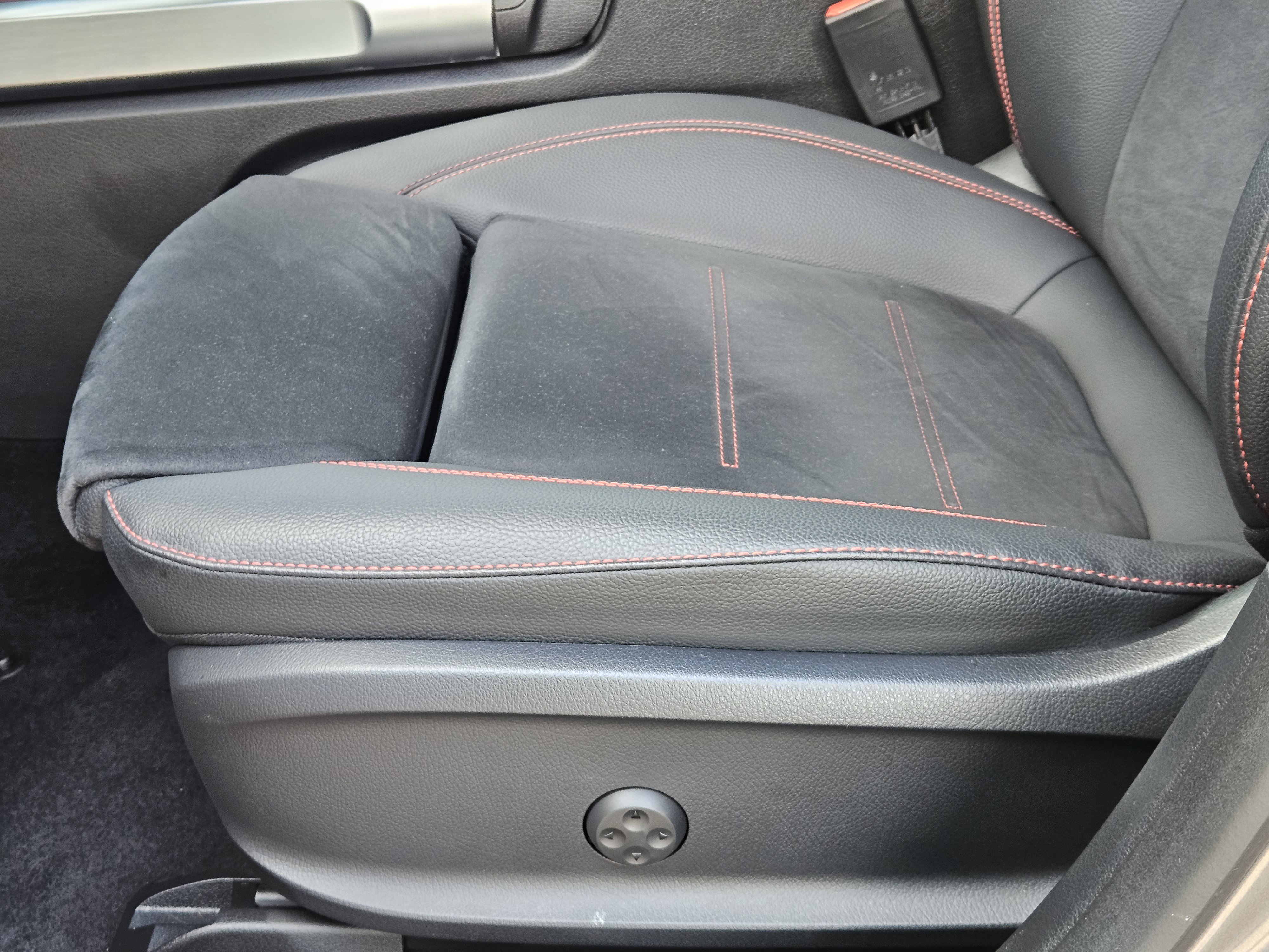 Certified 2023 Mercedes-Benz EQB 300 4MATIC image 25