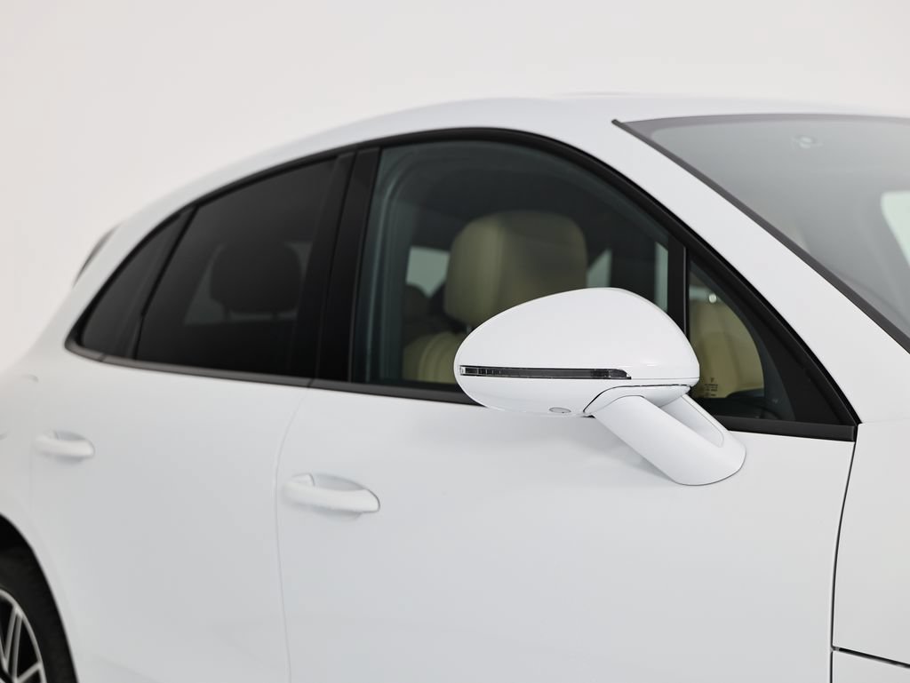 New 2026 Porsche Macan AWD/4WD image 16