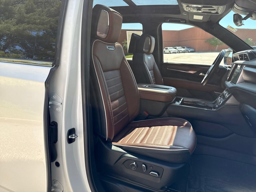 Used 2024 GMC Yukon Denali Ultimate AWD/4WD image 31