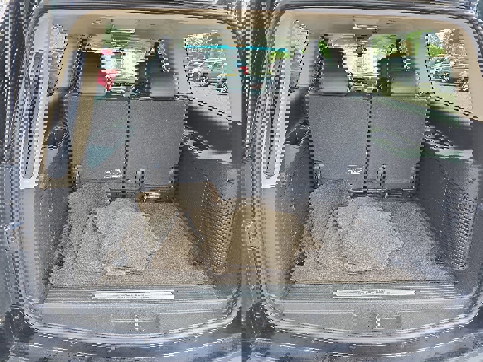 Used 2012 GMC Yukon XL Denali image 14