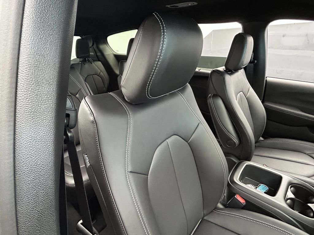 New 2026 Chrysler Voyager LX image 36