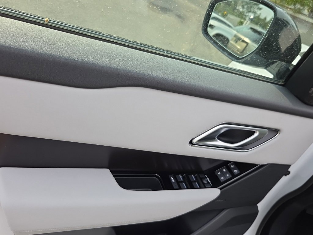 New 2026 Land Rover Range Rover Velar Dynamic SE image 11