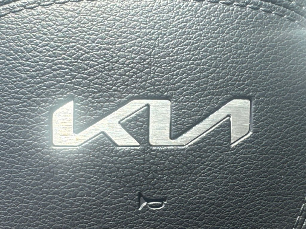 Used 2024 Kia Telluride EX w/ EX Captain's Chair Package AWD/4WD image 33