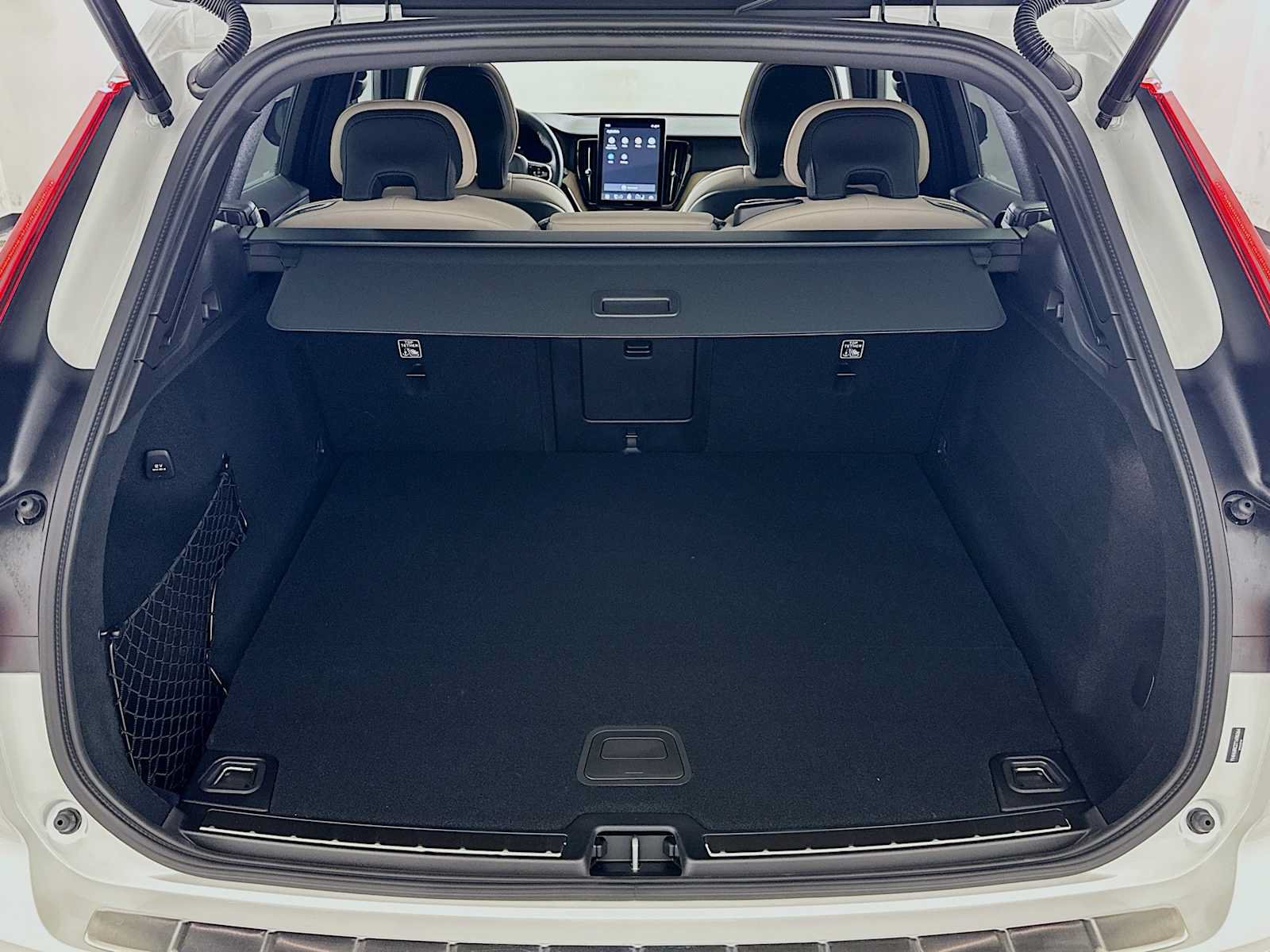 New 2026 Volvo XC60 T8 Plus w/ Climate Package PRO AWD/4WD image 23