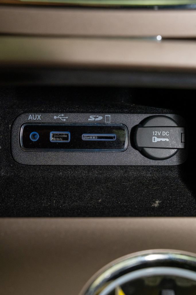 Used 2015 Jeep Grand Cherokee Overland w/ Advanced Technology Group image 17