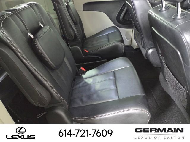 Used 2016 Chrysler Town & Country Touring w/ Driver Convenience Group FWD image 23