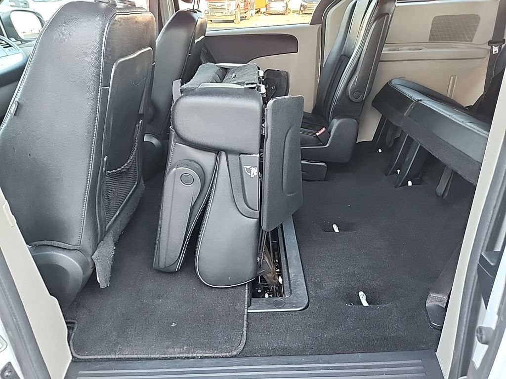 Used 2017 Dodge Grand Caravan SXT FWD image 27