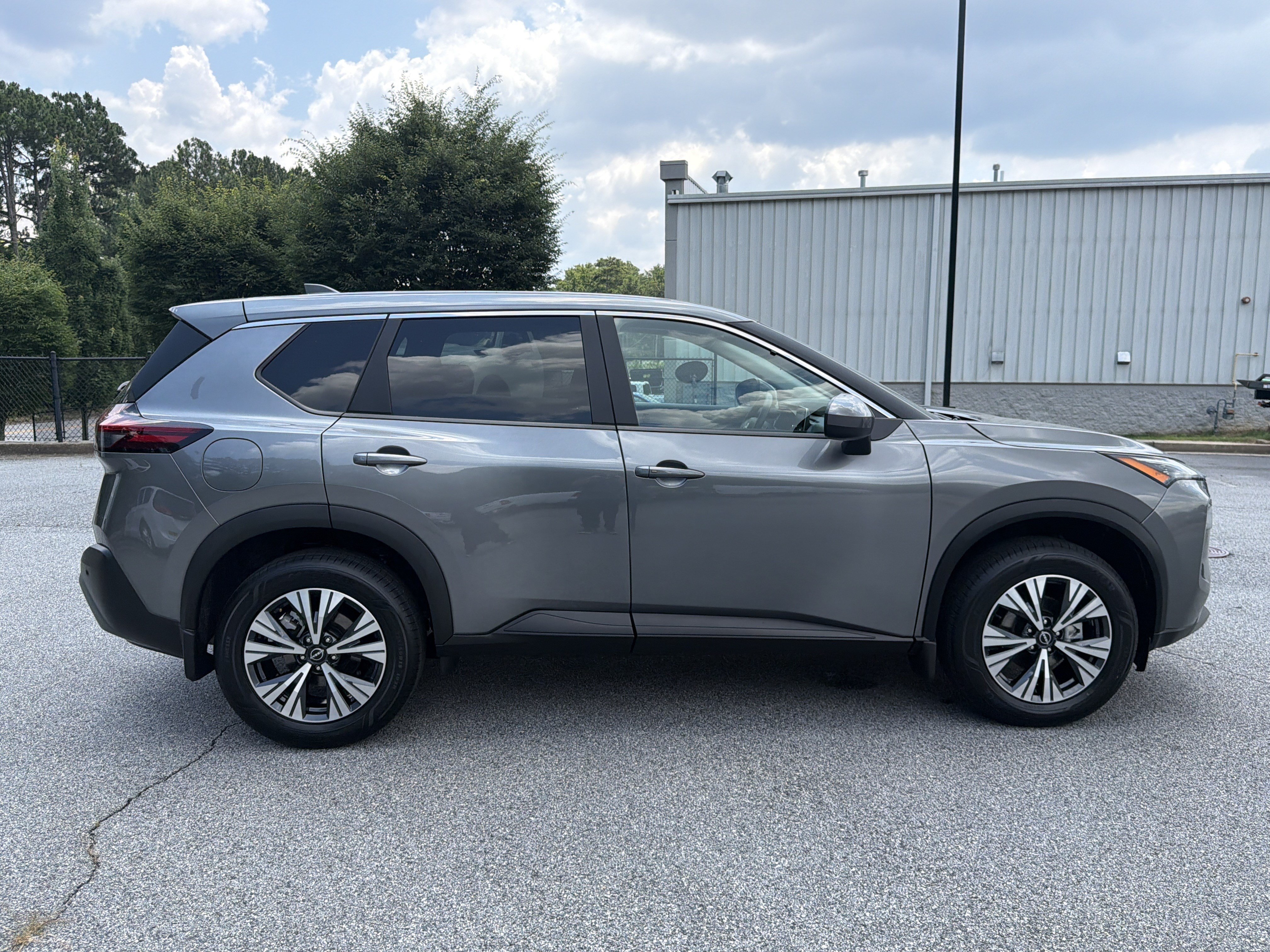 Used 2023 Nissan Rogue SV AWD/4WD image 9