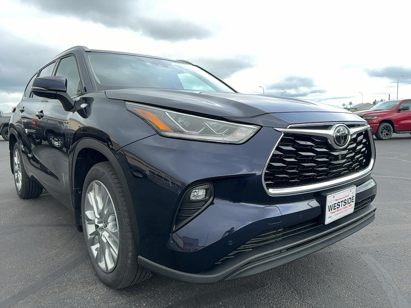 Used 2021 Toyota Highlander Limited AWD/4WD image 3